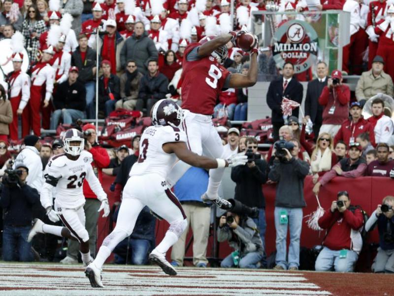 Amari Cooper makes a circus catch over two Mississippi State defenders