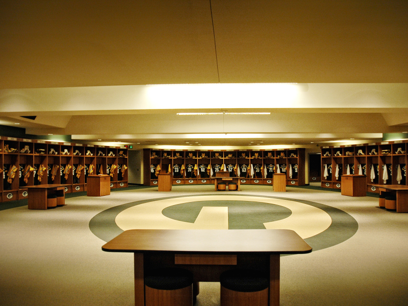 eac7a095-76e3-4cd2-92df-4b04701c0a76-Lambeau-Field-Locker-Room